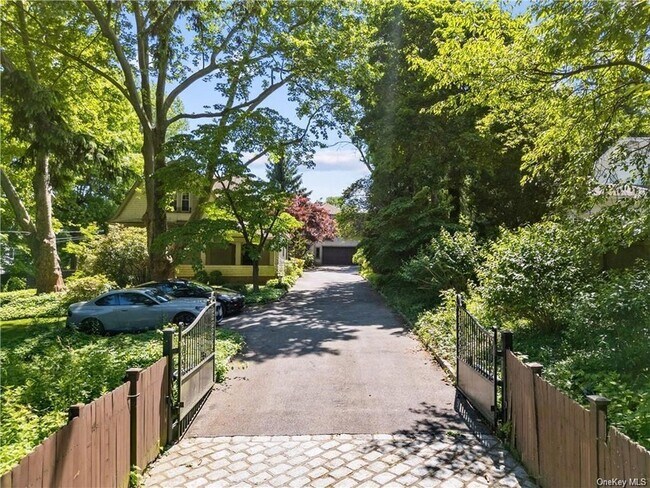Foto del edificio - 395 Ardsley Road
