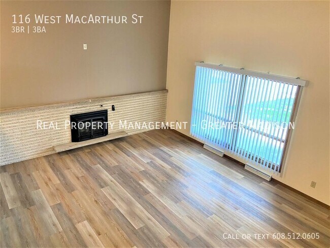 Building Photo - Beautiful corner lot house with many recen...