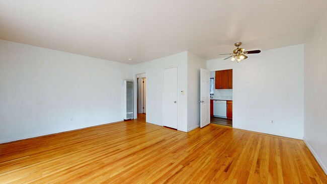 Building Photo - Spacious 2 Bedroom 1 Bathroom Available In...