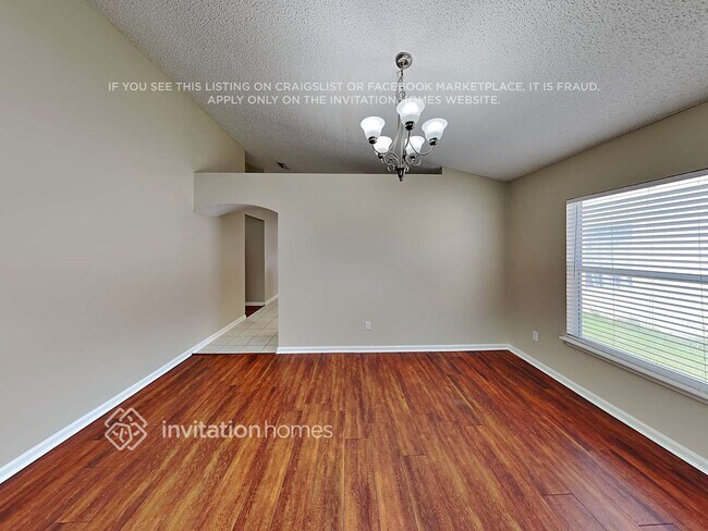 Building Photo - 1325 River City St
