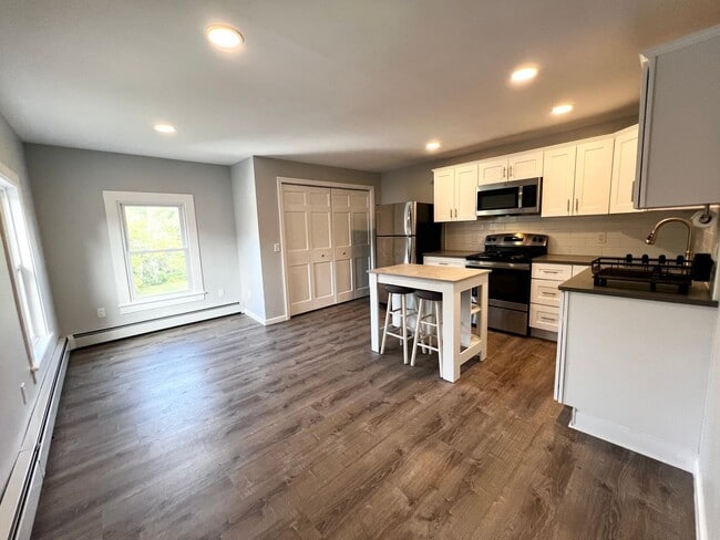 Photo - 359 S Main St Apartment