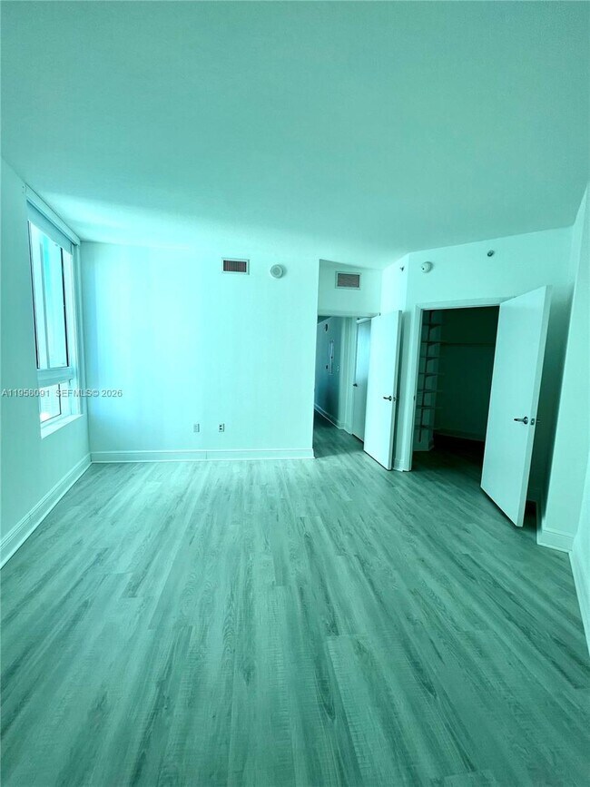 Building Photo - 1900 N Bayshore Dr