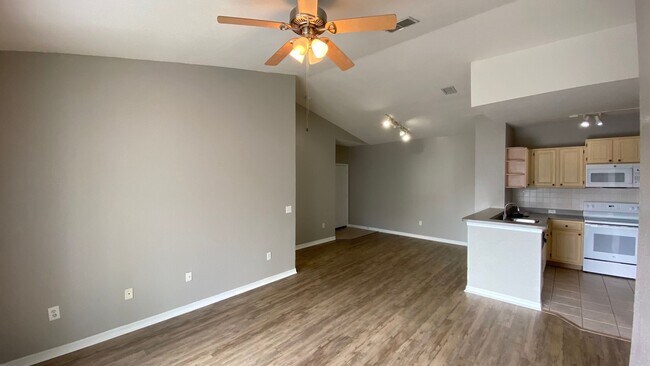 Foto del edificio - 2BD/2BA Condo in Bella Terra - Priced to R...