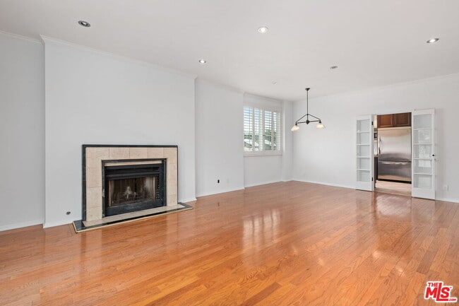 Building Photo - 10373 Almayo Ave