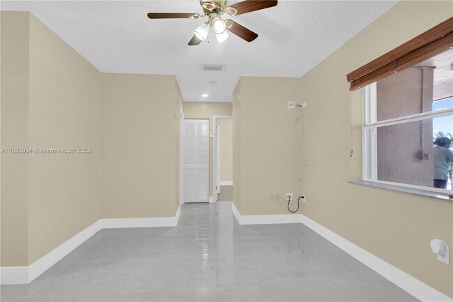 Foto del edificio - 2560 W 60th St