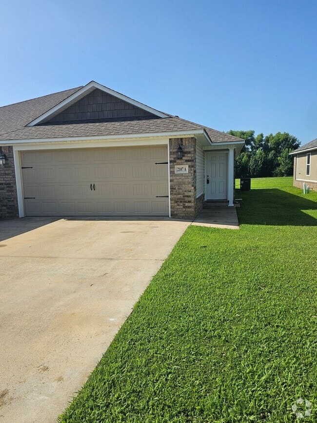 Building Photo - 2107b Ingalls Ln