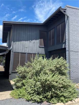 Building Photo - 909 Reinli St