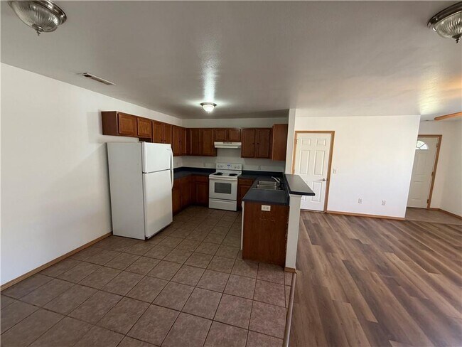 Foto del edificio - 1953 S 18th St