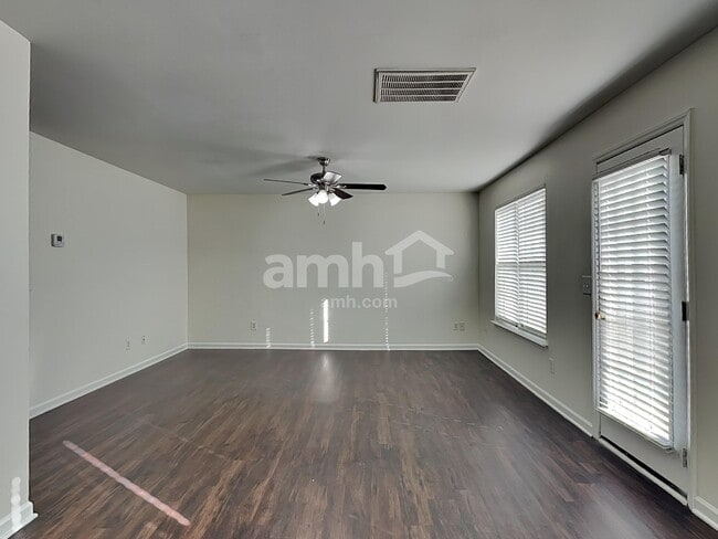 Foto del edificio - 2307 Sidney Porter Dr