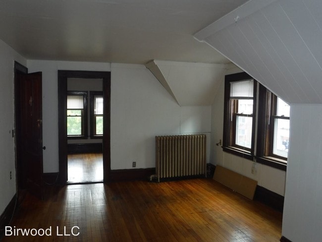 Building Photo - 418 W Main St