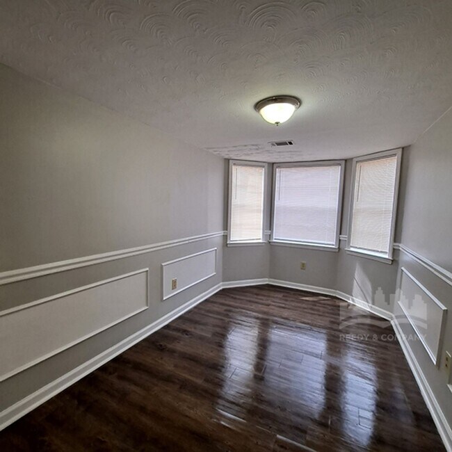 Foto del edificio - 3743 Lakehurst Dr