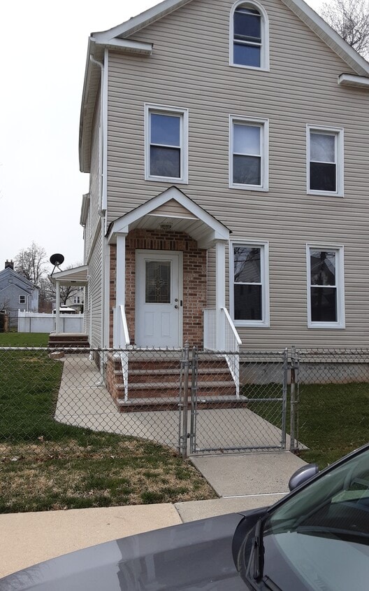 544 Harrison St, Rahway, NJ 07065 Townhome Rentals in Rahway NJ