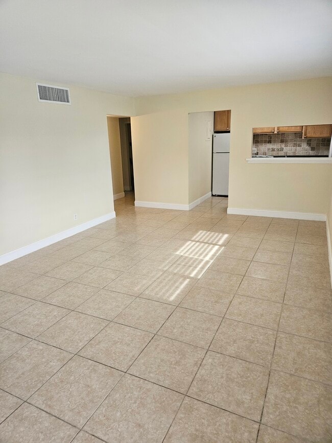 Building Photo - 825 Lighthouse Dr