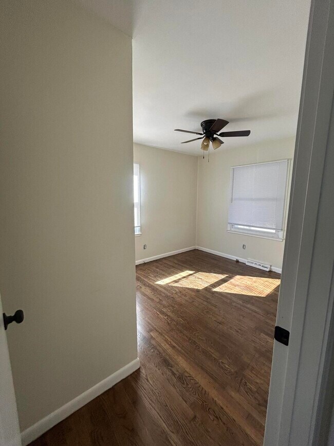 Foto del edificio - 2209 Jasmine Dr