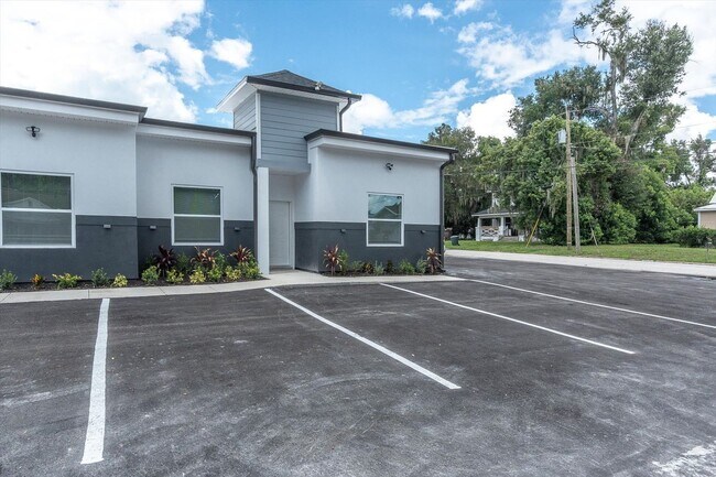 Building Photo - 705 S Orange Ave