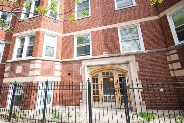 Building Photo - 1730 W Foster Ave