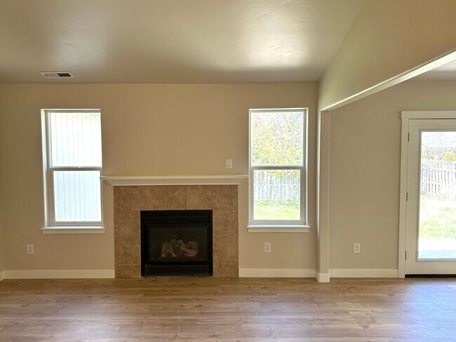 Foto del edificio - Fully Remodeled 3/2 in Redmond!