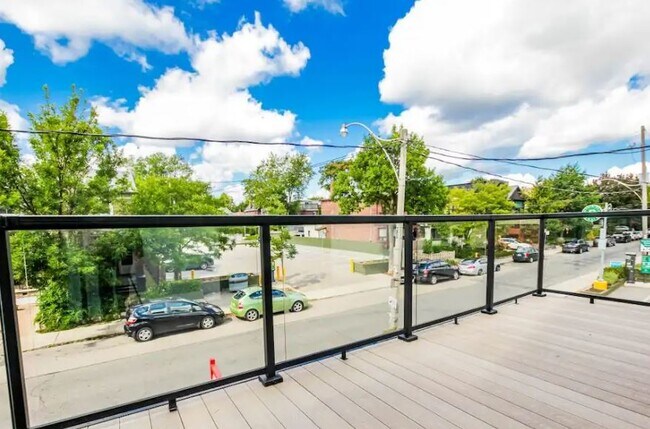 Building Photo - 17 Ferrier Av