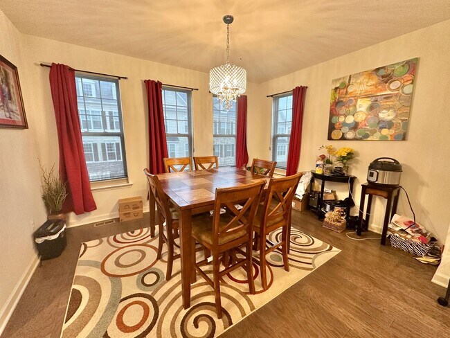 Foto del edificio - Amazing 4 BR/3.5 BA EOG Townhome in Lanham!