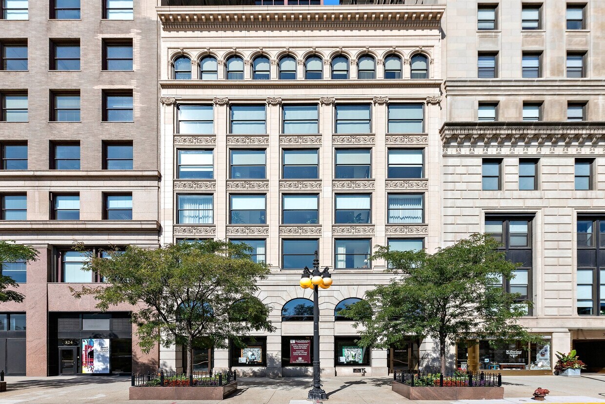 Primary Photo - 318 S Michigan Ave