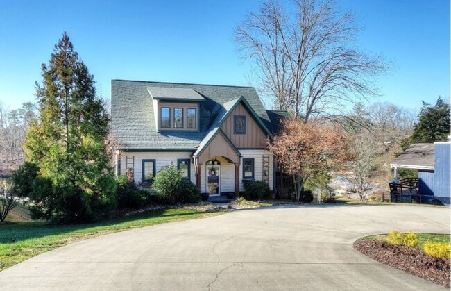 Building Photo - GORGEOUS LAKE HOUSE! 3 Bedrooms/3.5 Baths on Boone Lake, Private Dock, Fireplace & More! $3,900 m...