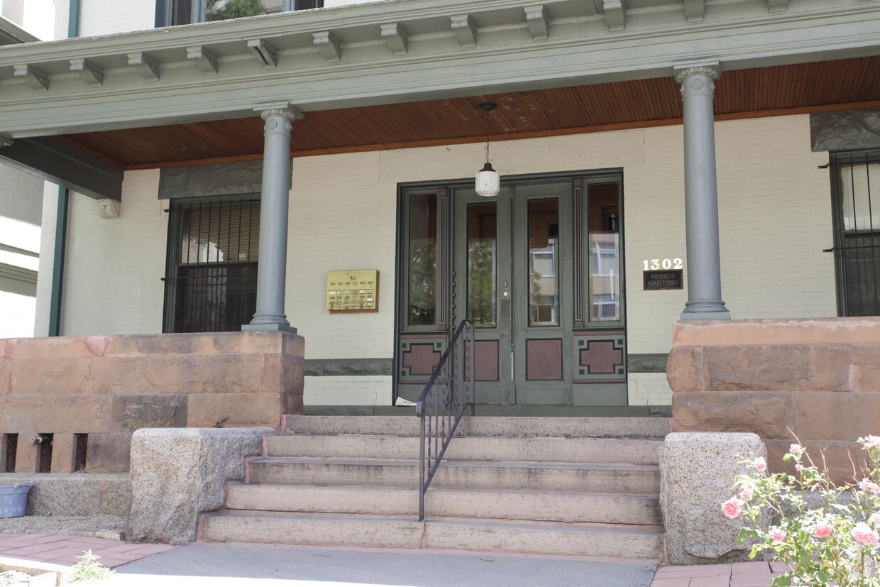 Building Photo - 1302 Williams St