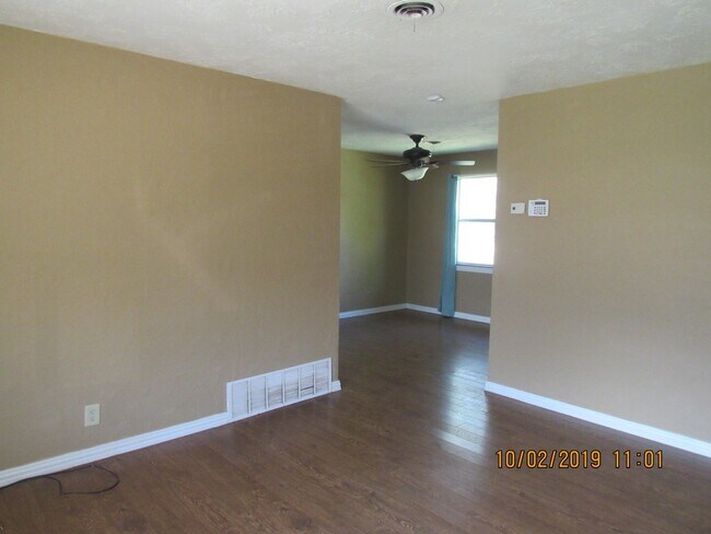 Building Photo - Very nice spacious home located in the Rol...
