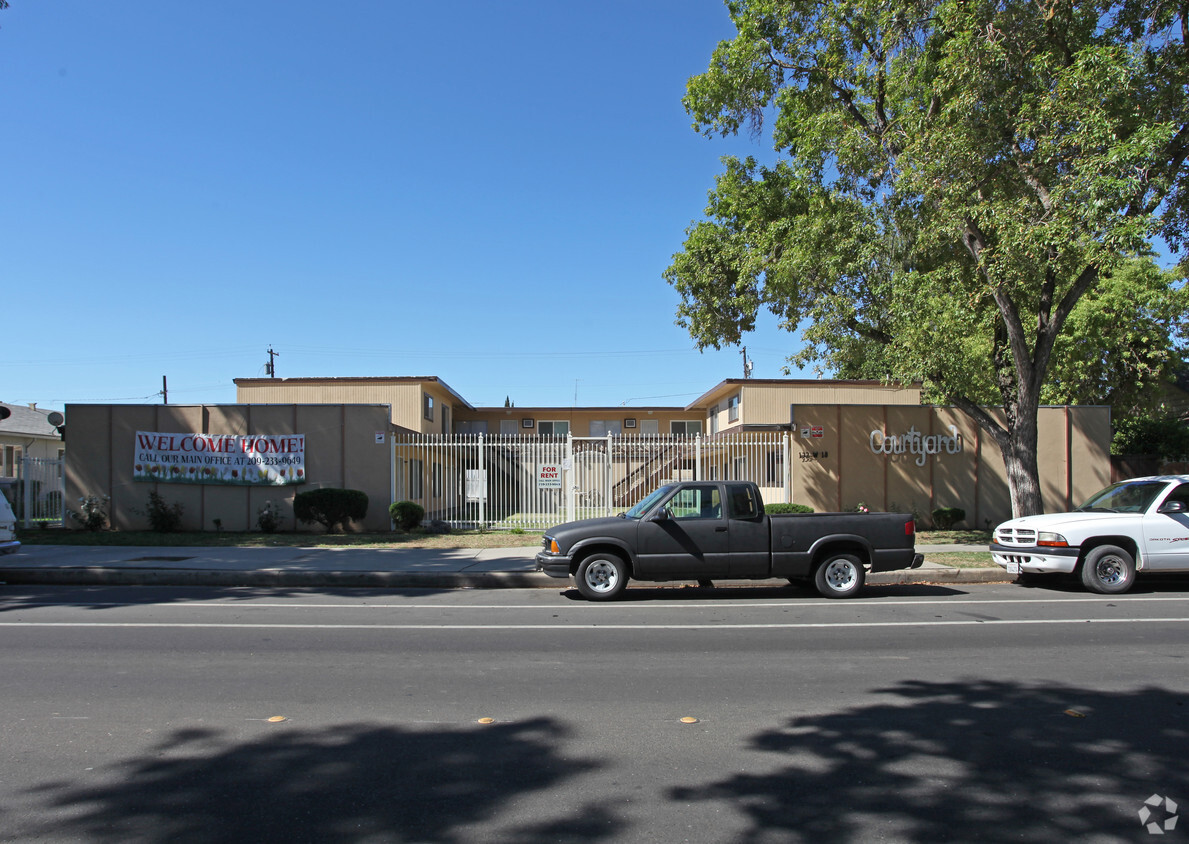 Foto del edificio - Courtyard Apartments