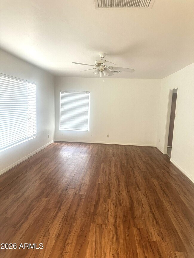 Foto del edificio - 801 N Gilbert Ave