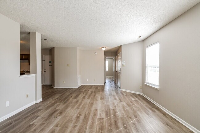 Foto del edificio - 526 Florence Dr