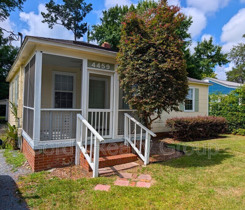Foto principal - 4459 Broad St