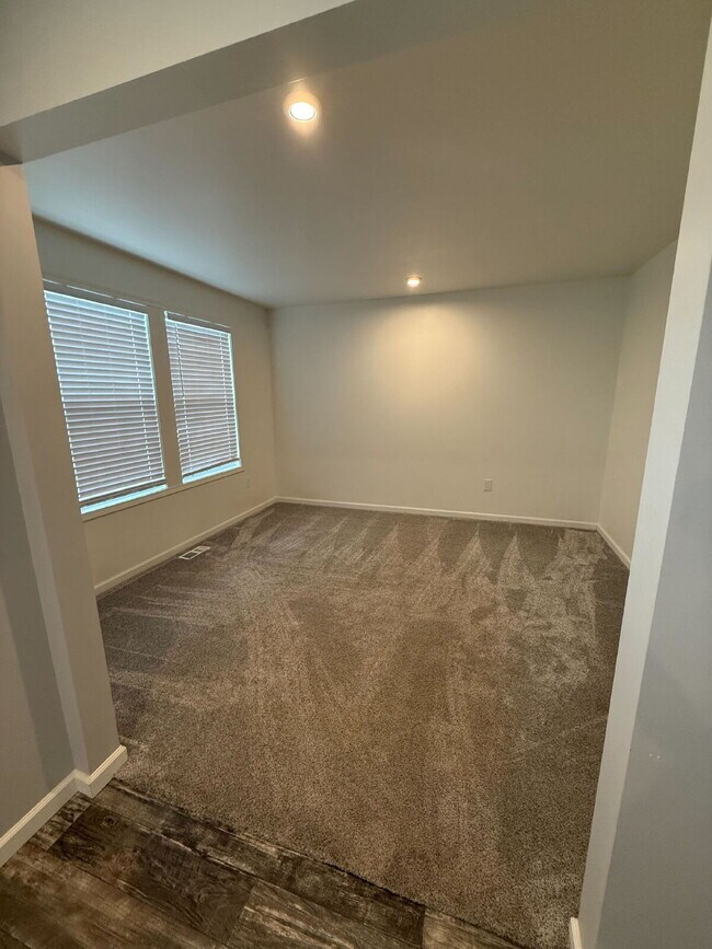 Foto del edificio - Spacious 4-Bedroom Home with 3 Full Baths in Swartz Creek