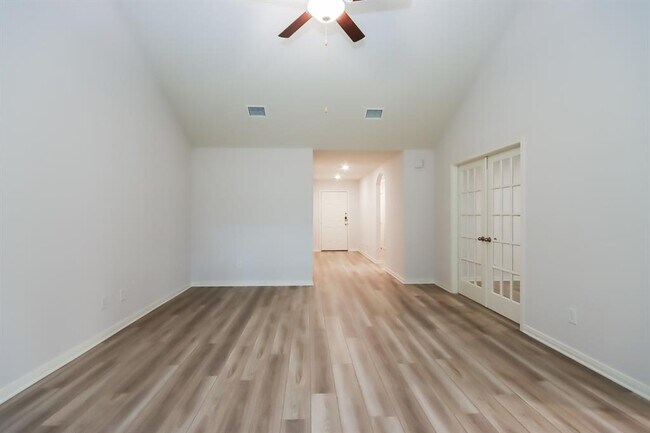 Building Photo - 10414 Sweetwater Creek Dr
