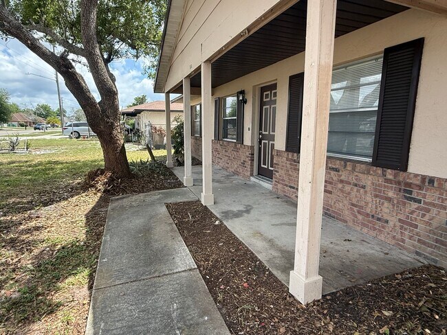 Building Photo - Newly Renovated Deltona Lakes Home!