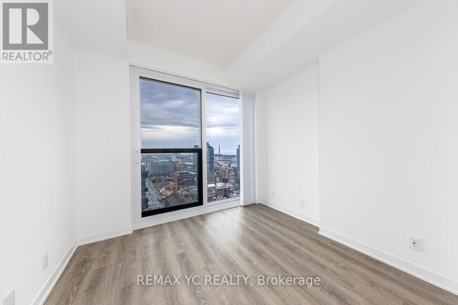 Building Photo - 180 Front St E