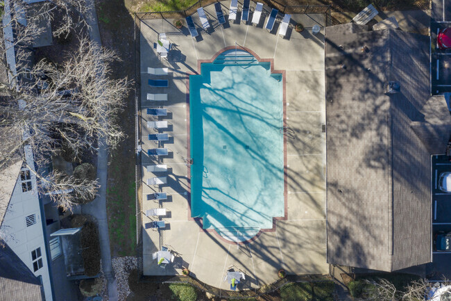 Building Photo - Barcelo at East Cobb
