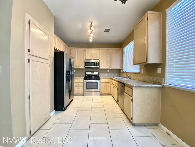 Building Photo - 3 br, 3 bath House - 265 Lilium St