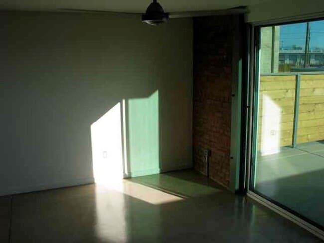 Building Photo - Studio unit at ICE HOUSE LOFTS!!