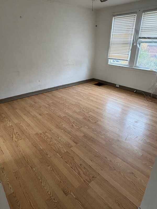 Foto del edificio - 1910 Maple St