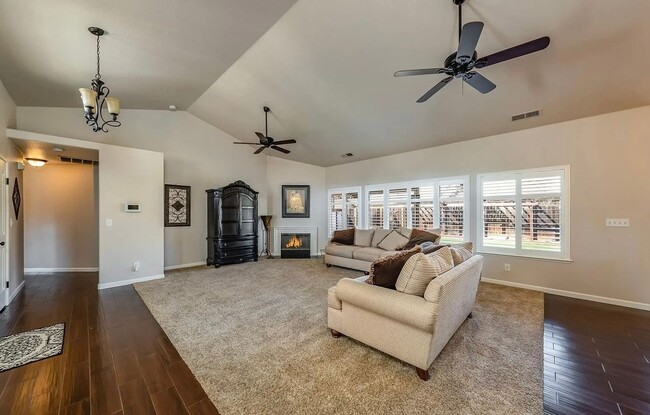 Foto del edificio - 3 BR 2.5 BA available soon
