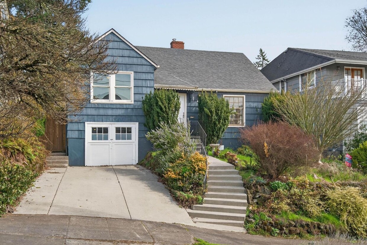 Primary Photo - Vintage 3-bdrm/1-bdrm Alameda charmer—Many updates, large yard w/deck & raised beds