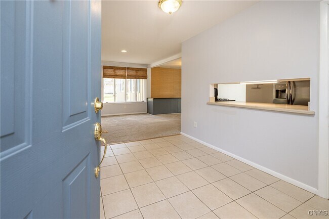 Building Photo - 35 Lakeview Cir