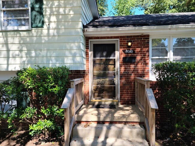 Foto del edificio - 8010 Sycamore Ln