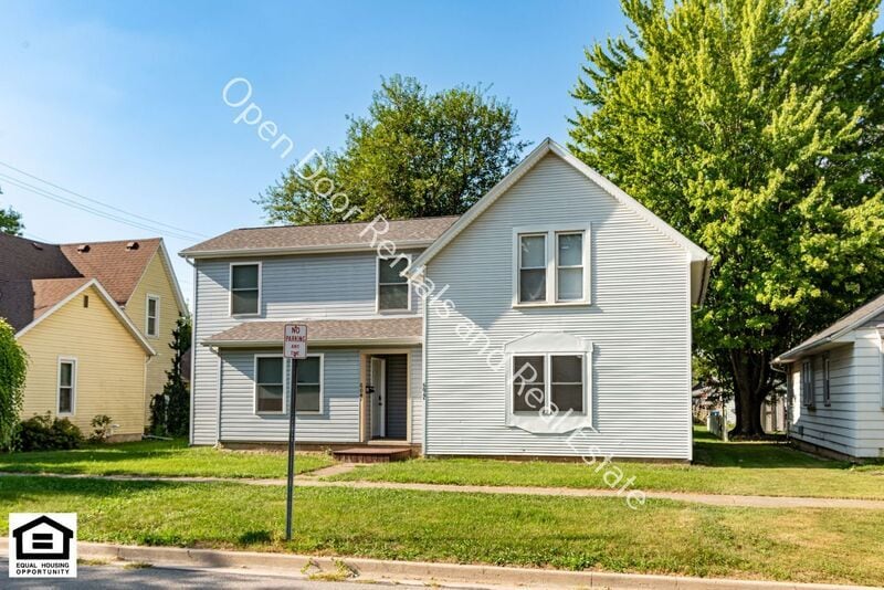 Primary Photo - 604 E 9th St