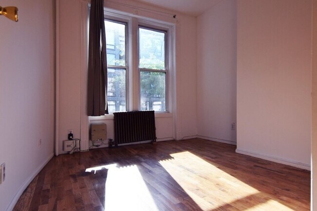 Foto del edificio - 252 Kingsland Ave