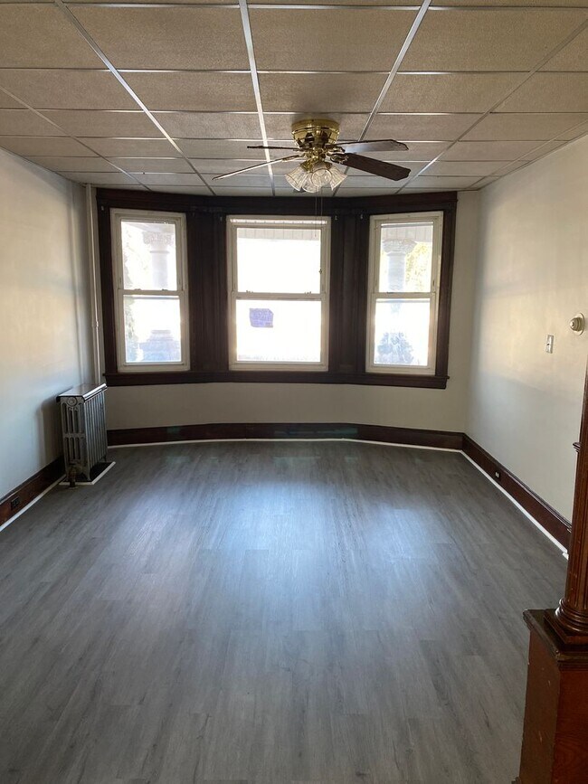 Building Photo - 1125-1127 Pittston Ave