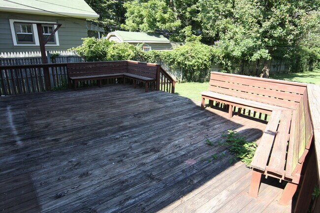 Foto del edificio - 5623 Winthrop Avenue