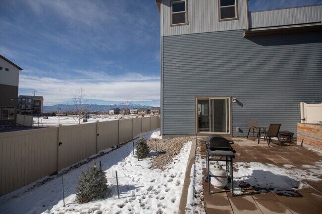 Foto del edificio - BEAUTIFUL 3BD HOME WITH LUXURY UPGRADES IN...
