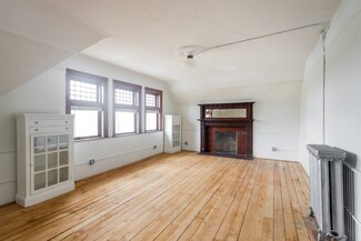 Building Photo - 223 E Ferry St