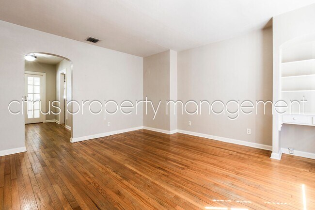 Building Photo - Adorable 2/1 in Mills/50 Filled with Vinta...